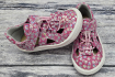JONAP - barefoot sandálky B9 SLIM, RŮŽOVÁ KYTKY