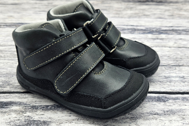 JONAP - celoroční boty BELLA ČERNÁ SLIM (hladká kůže) s okopem
