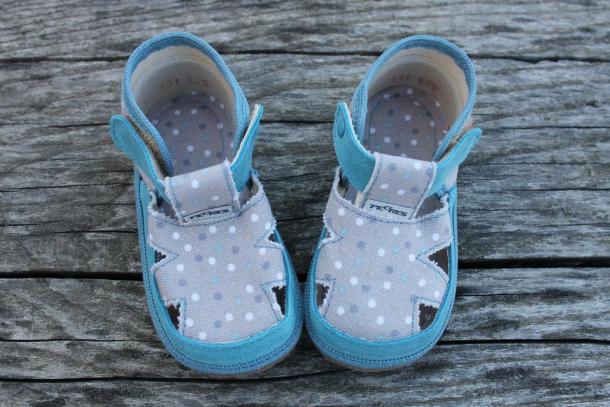 PEGRES - textilní BOSÉ sandálky, modrý puntík