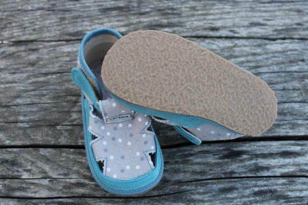 PEGRES - textilní BOSÉ sandálky, modrý puntík