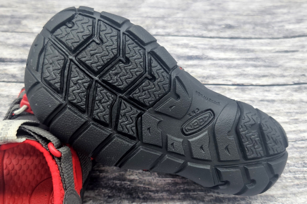 KEEN - Seacamp II CNX sandálky, MAGNET/RED CARPET